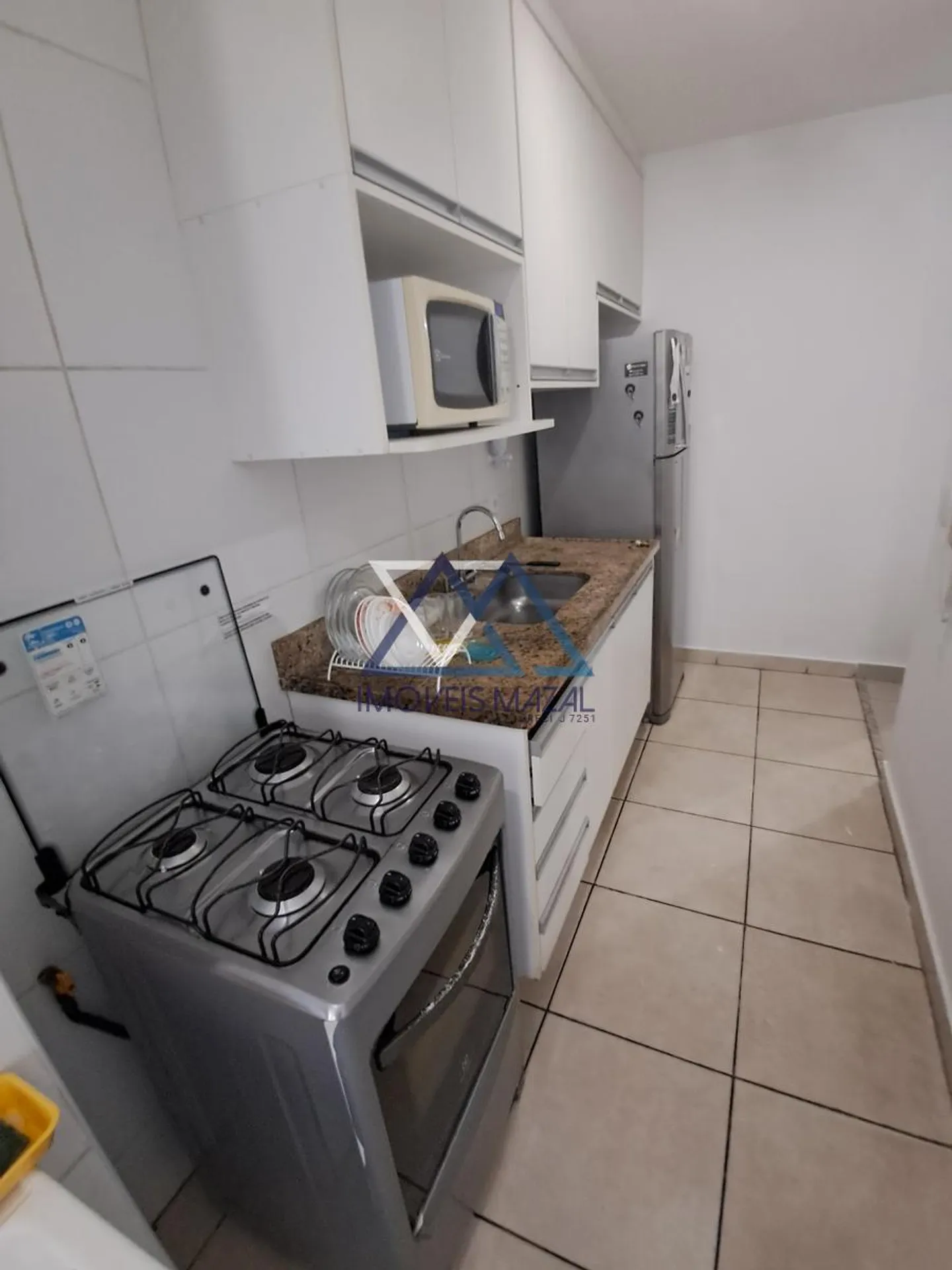 Квартира 70 м² с застеклённым балконом и камином — photo 9