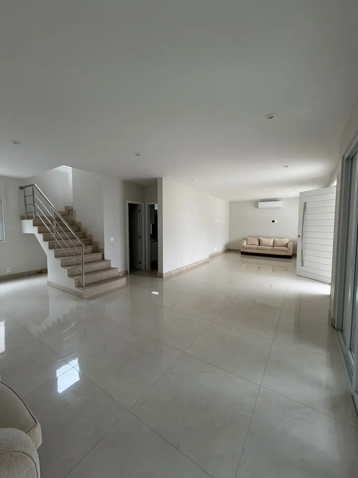 Rental house with 4 bedrooms, 5 baths and 360 m² — photo 10