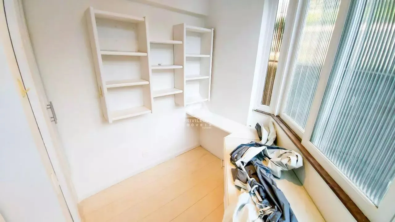 2-bedroom apartment with a walk-in closet — photo 18