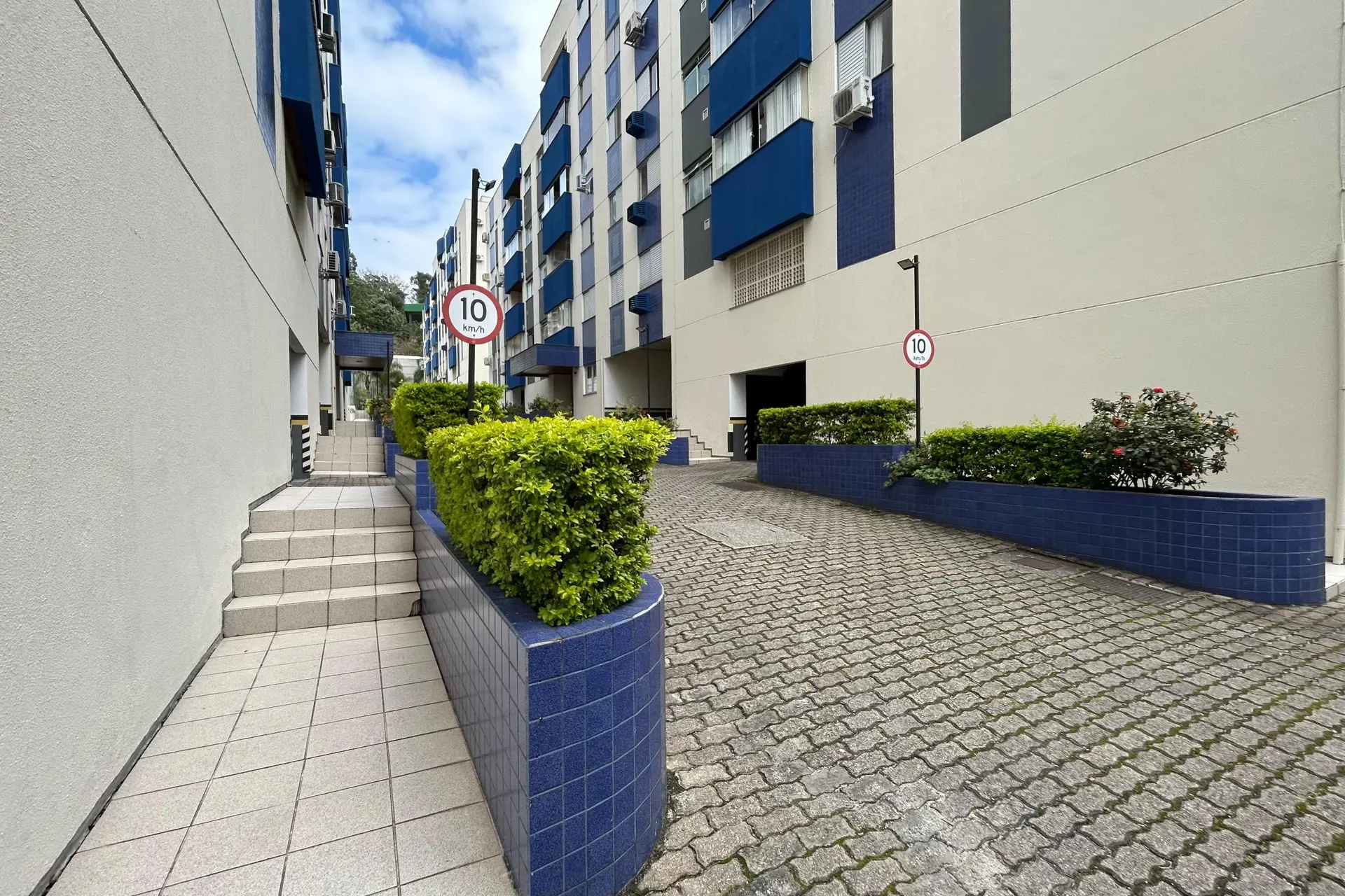 3-bedroom apartment in a building with a gym — photo 12