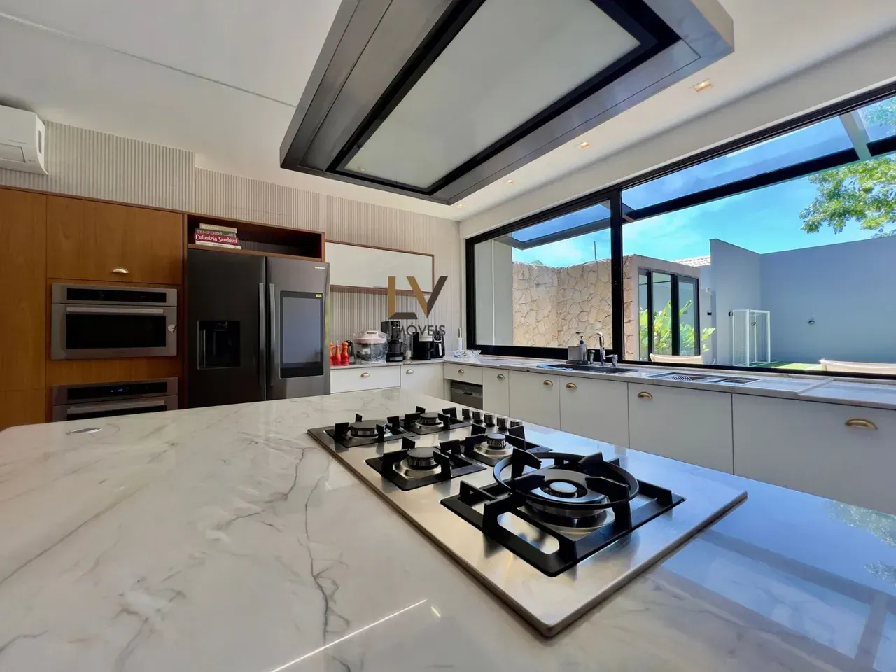 Furnished house with 800 m², 5 bedrooms and open-plan kitchen — photo 22