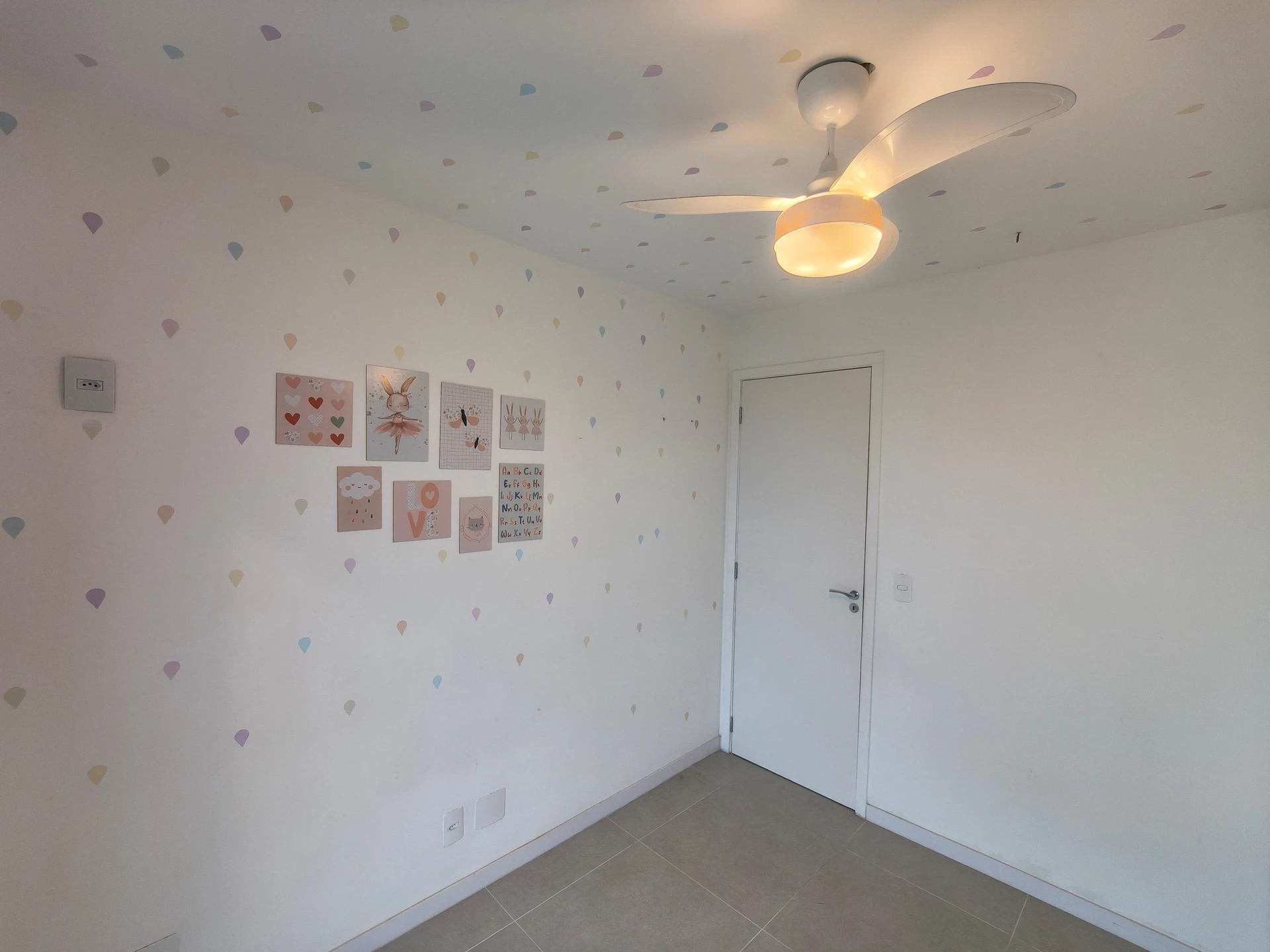 Floor-to-ceiling windows in a 3-bedroom apartment, 140 m² — photo 17