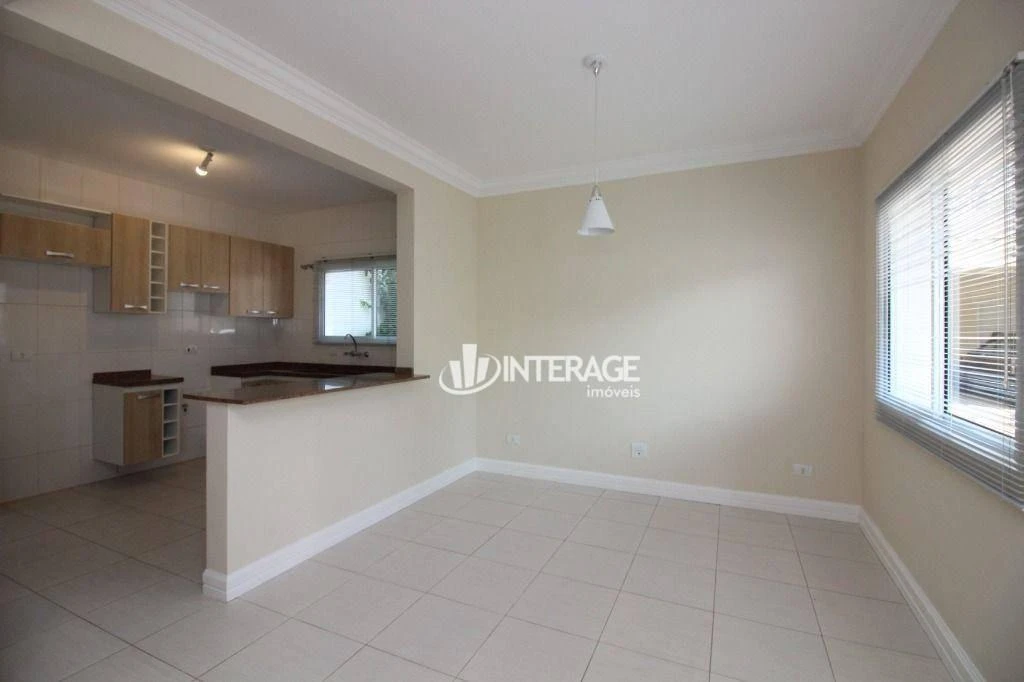 Balcony with a grill in a 3-bedroom house, 150 m² — photo 27