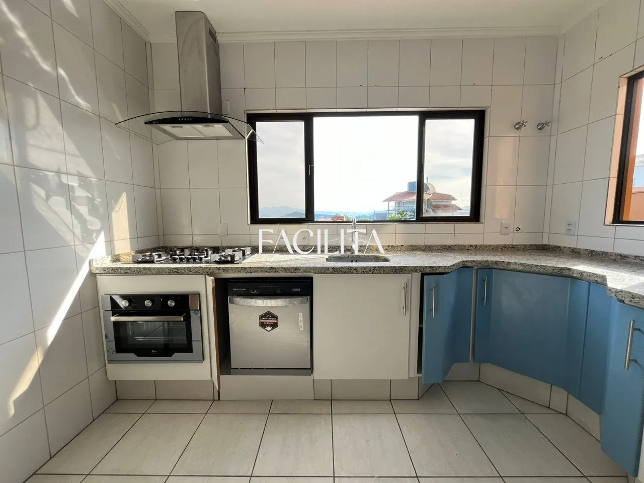 Furnished 456 m² house with 3 en-suite bedrooms and pool — photo 56