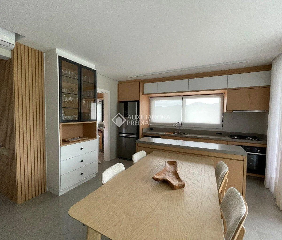 Floor-to-ceiling windows in a one-bedroom house, 158 m² — photo 2