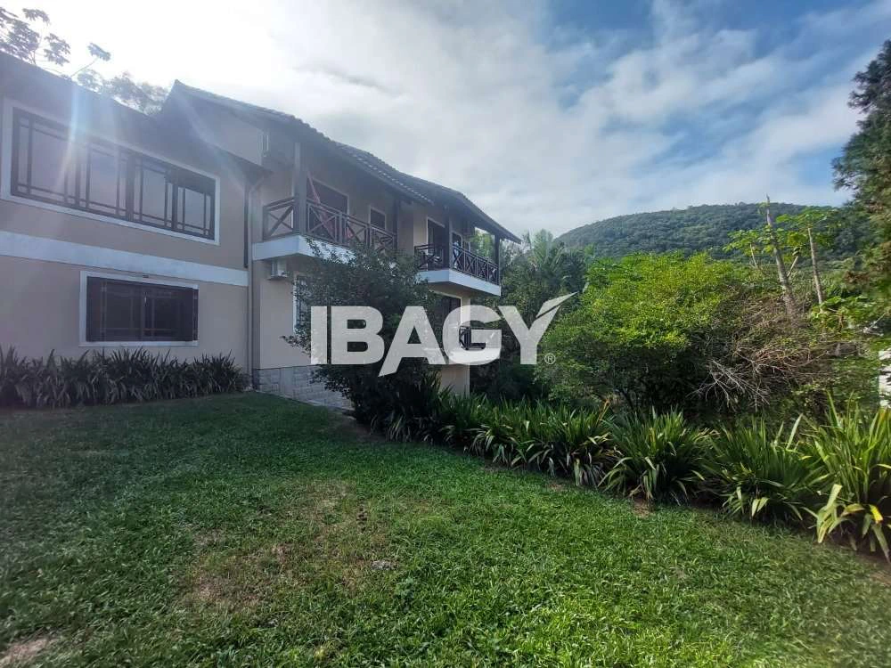 Rental house with 6 bedrooms and a balcony — photo 5