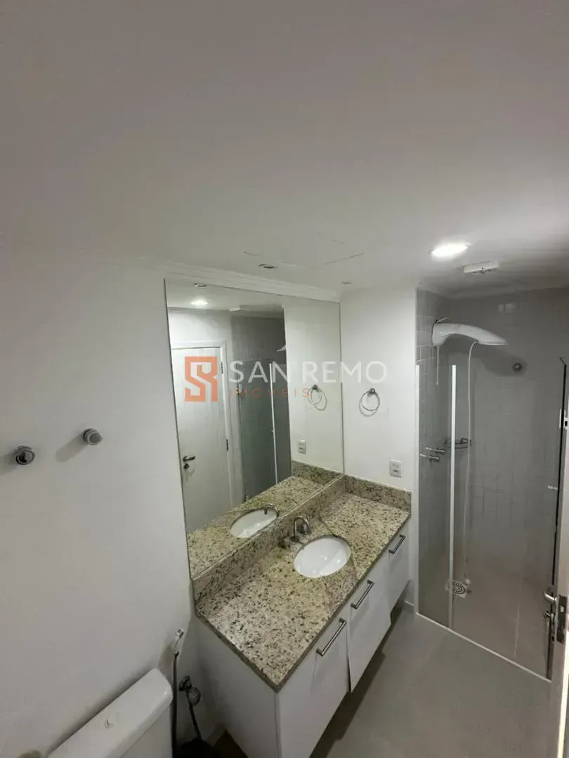 Furnished top-floor unit with 2 bedrooms and glass balcony — photo 9