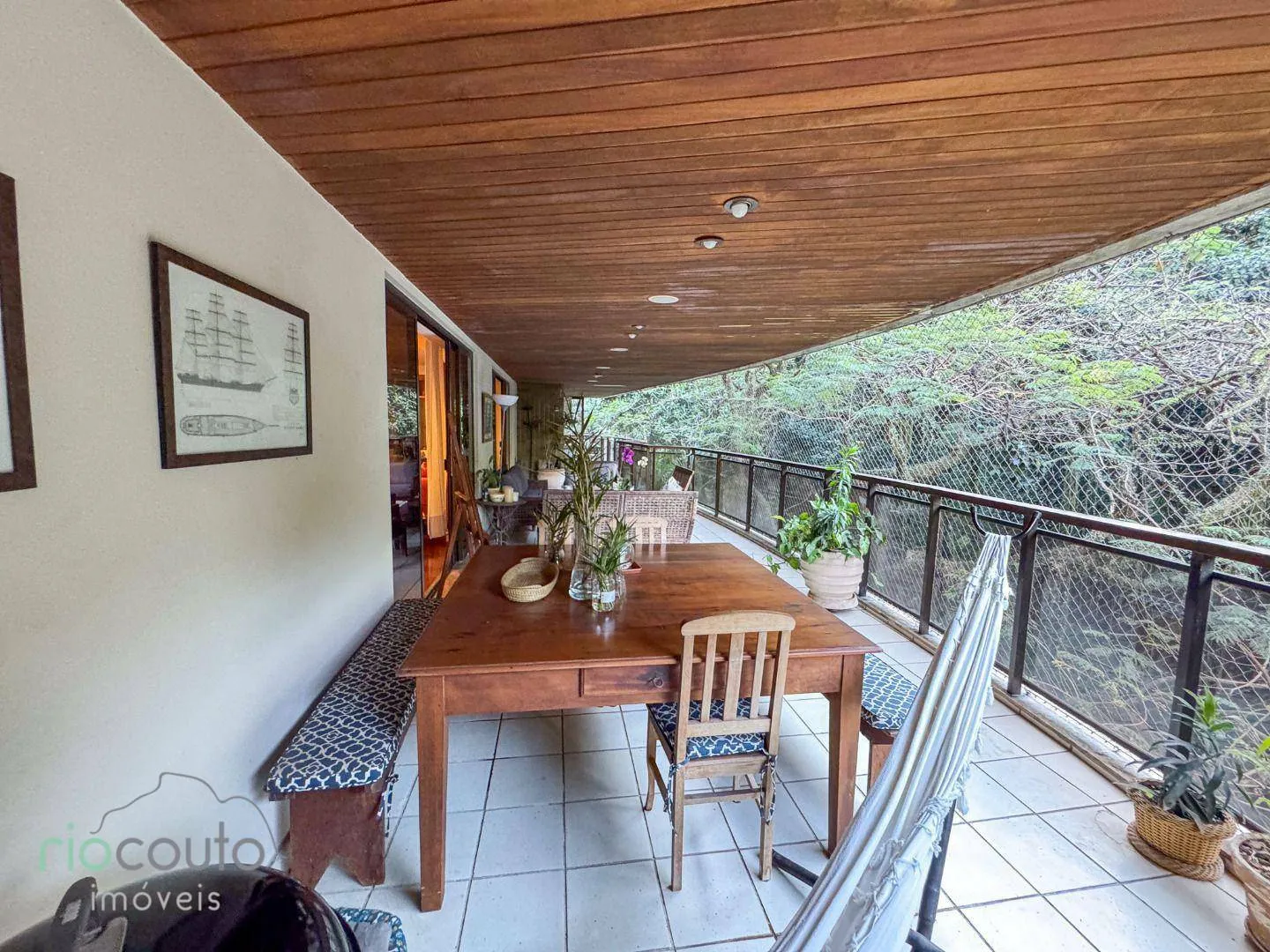 Apartment with 4 bedrooms and balconies, 370 m² — photo 2