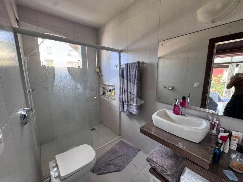 Walk-in closet in a 3-bedroom house, 224 m² — photo 20