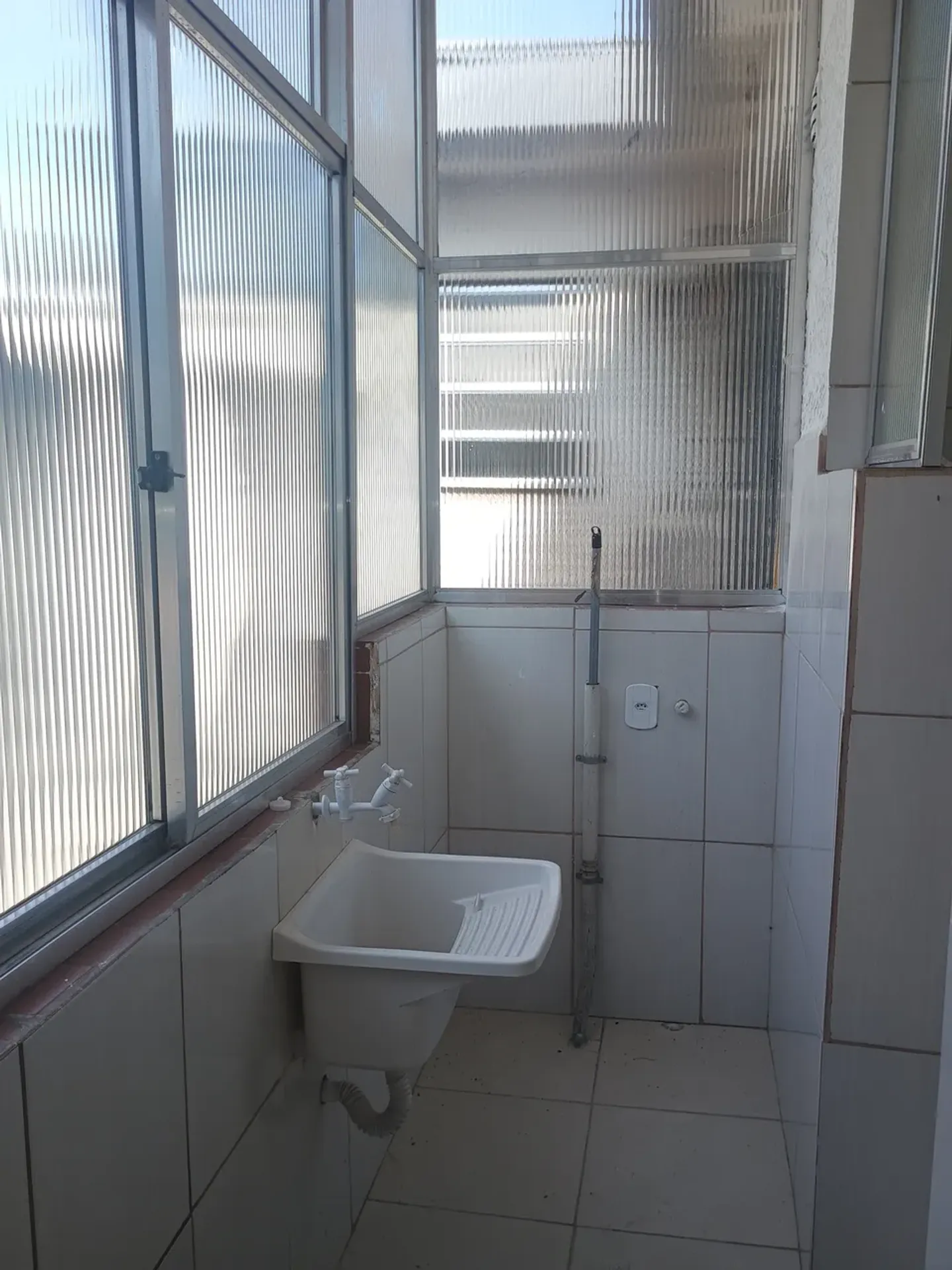 Apartment on the 3rd floor with wood or laminate floors — photo 7