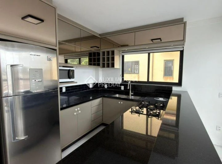 Casa de 642 m² com 4 dormitórios e 4 banheiros — photo 2