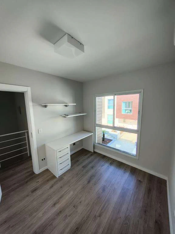 House with 3 bedrooms, 1 en-suite and shared BBQ area — photo 4