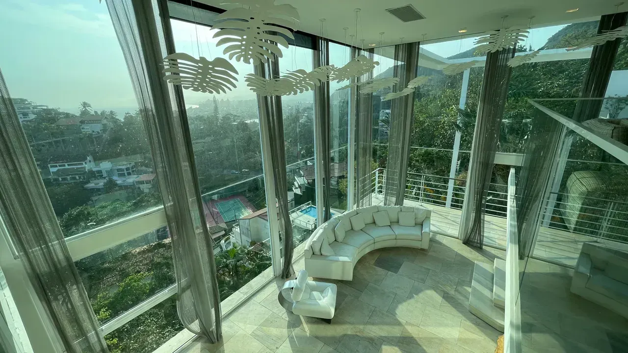 Unfurnished 3-bedroom, 3-bath house with a balcony — photo 20