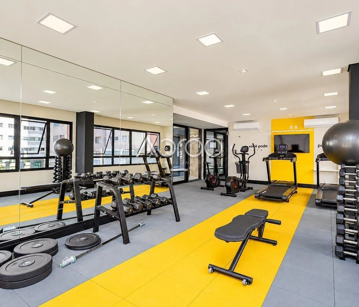 Studio mobiliado, 28 m², com janelas do piso ao teto — photo 9