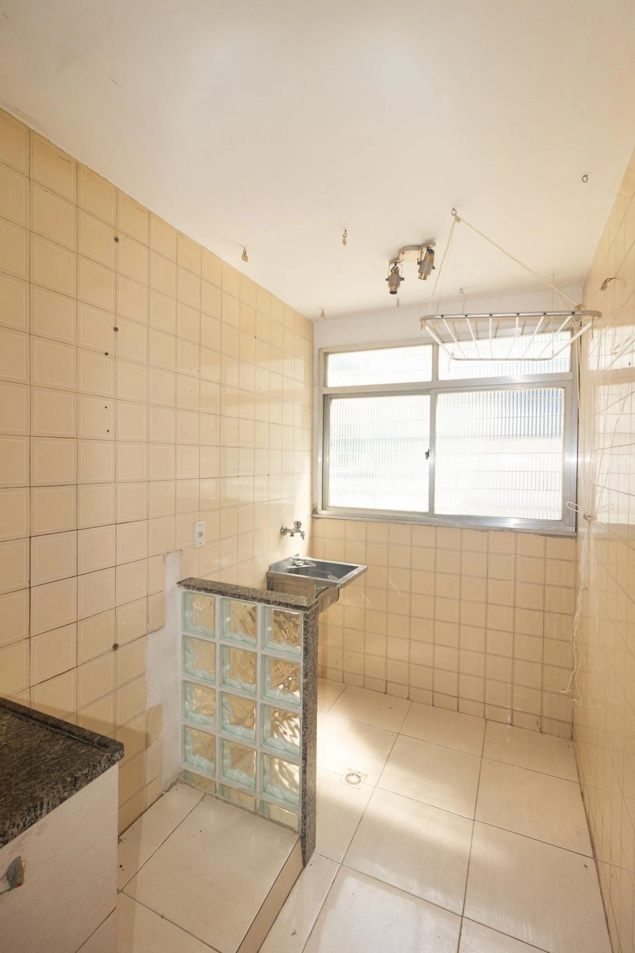 2-bedroom apartment with 1 bath, parking spot, pets ok — photo 8