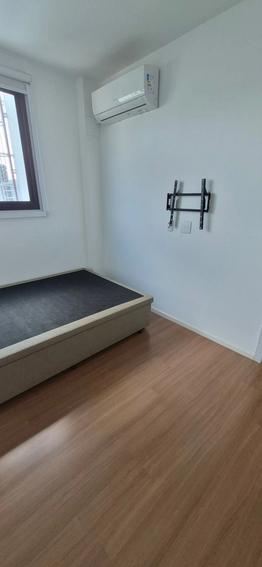 2-bedroom apartment in a building with a gym — photo 4