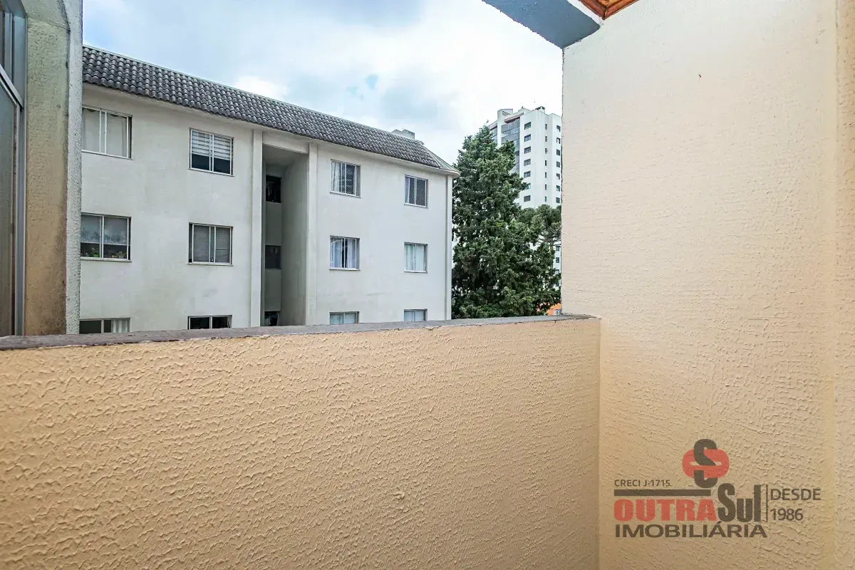 Wood or laminate floors in a 2-bedroom apartment, 41 m² — photo 6