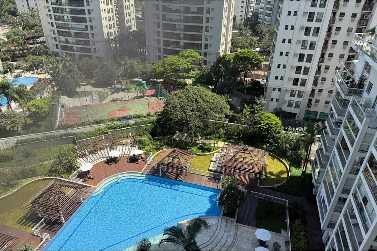 Private pool in a 2-bedroom apartment, 78 m² — photo 7