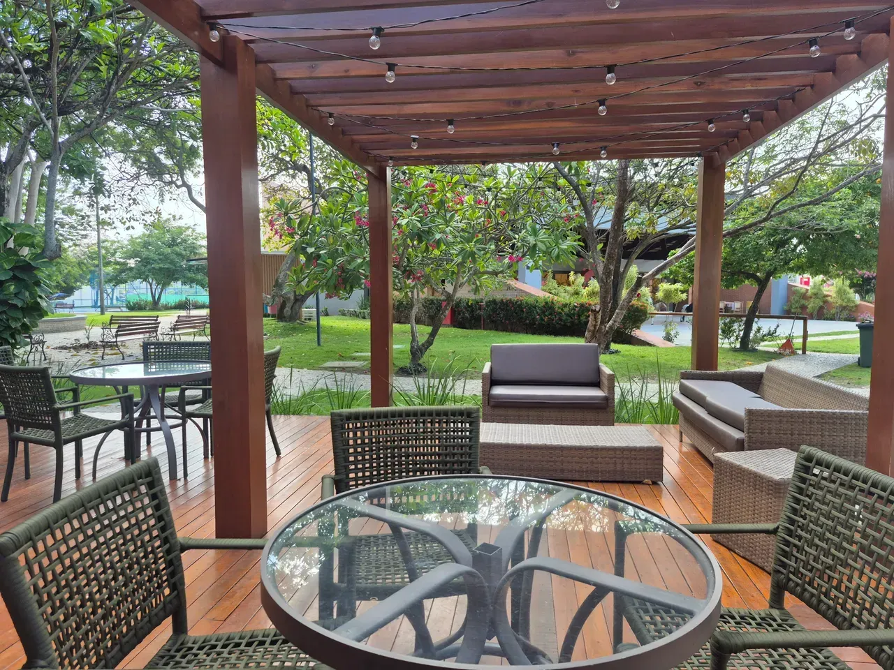 4-bedroom house with floor-to-ceiling windows in João Pessoa — photo 14