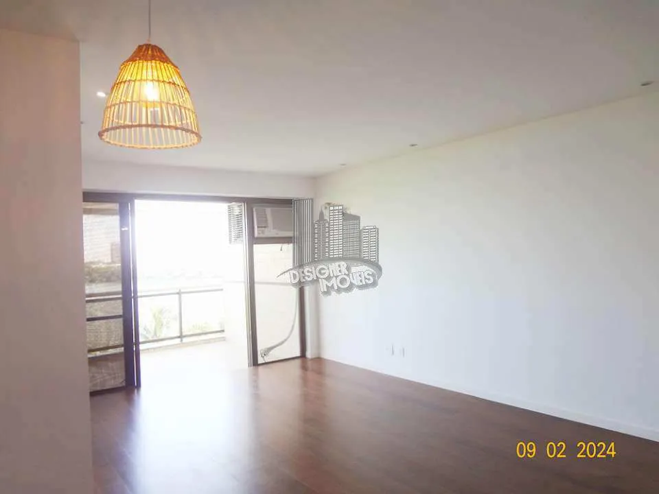 Balcony with a grill in a 3-bedroom apartment, 129 m² — photo 14