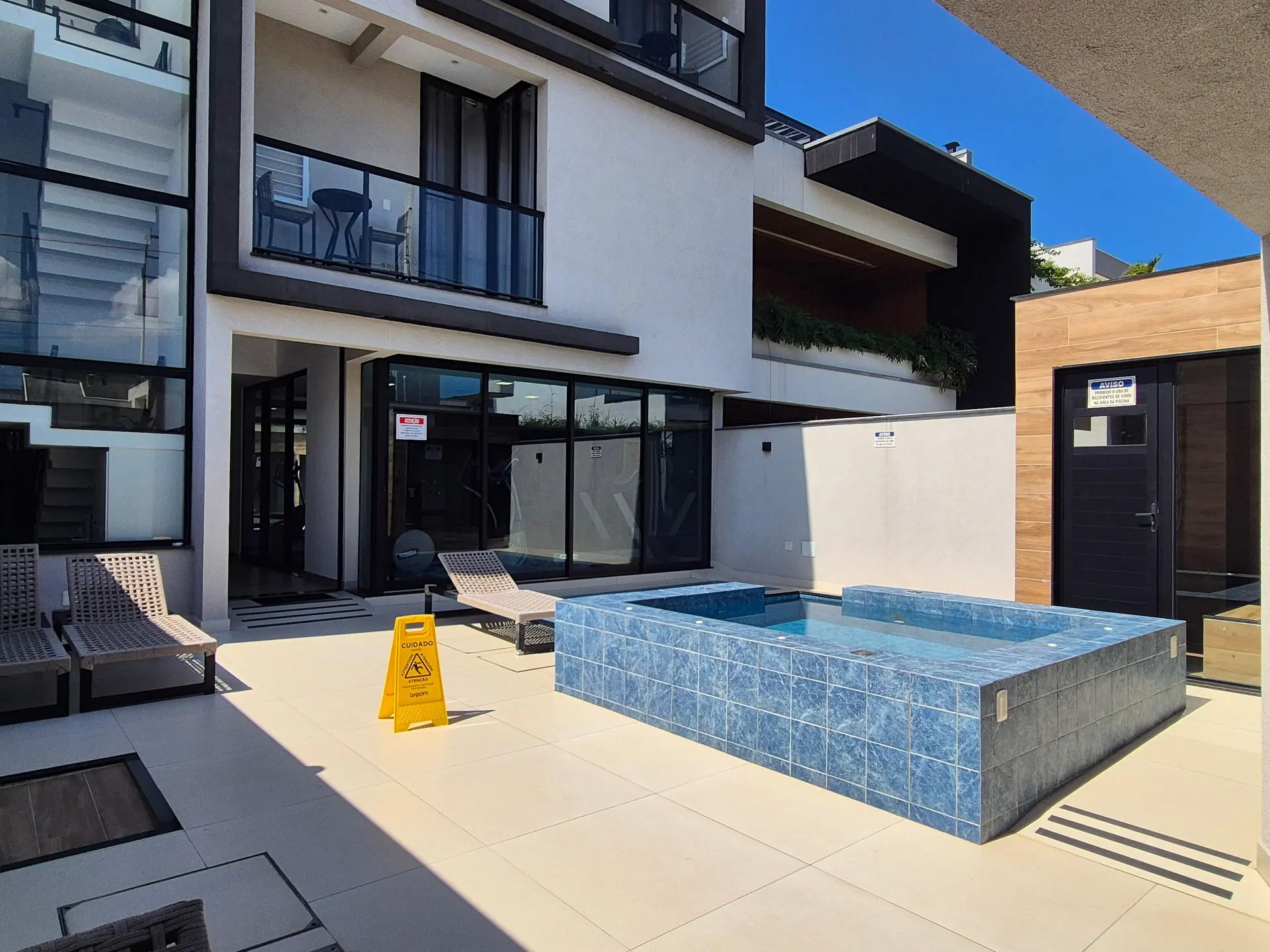 Studio mobiliado com 1 quarto e varanda com fechamento — photo 24