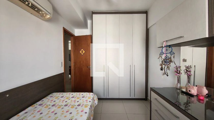 3-bedroom apartment in a building with a gym — photo 11