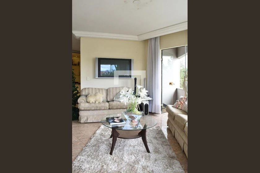 Furnished house with 4 en-suite bedrooms and private garden