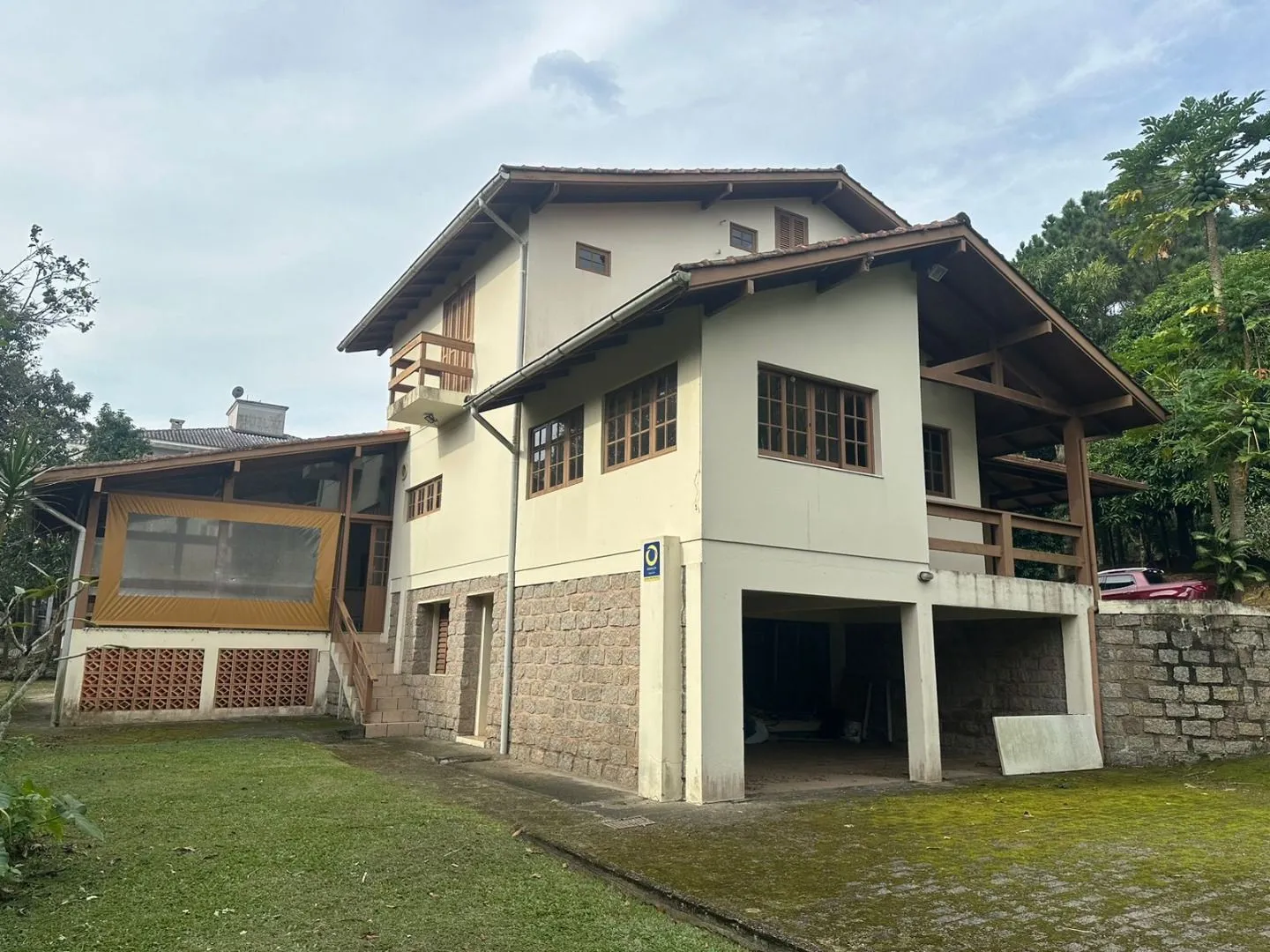 Rental house with 3 bedrooms, 2 en-suites, 360 m²