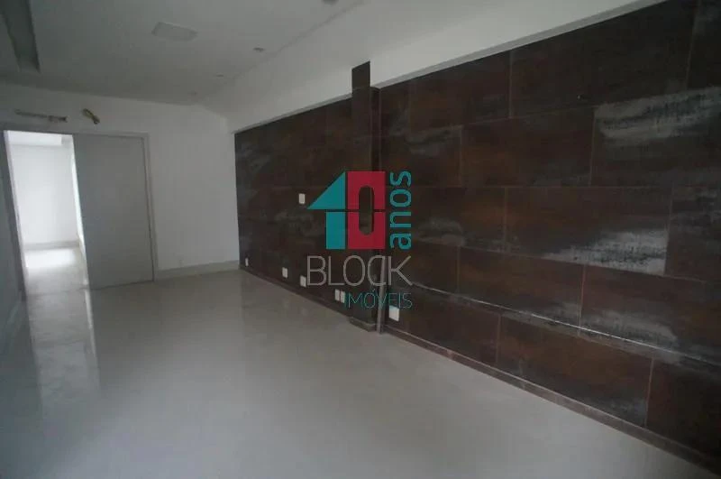 Ванна та 4 спальні: будинок 980 м² — photo 7