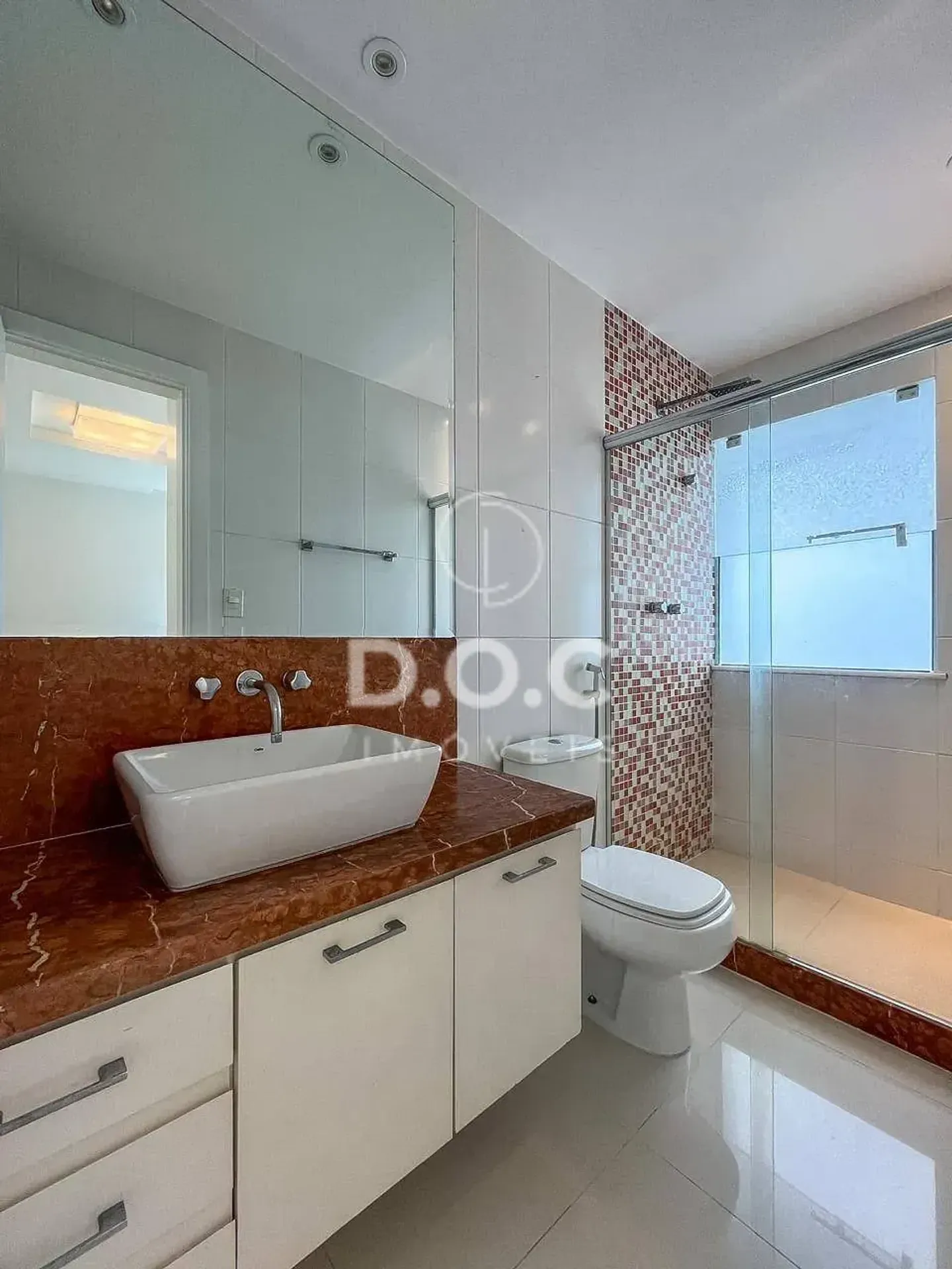 Floor-to-ceiling windows in a 5-bedroom house, 300 m² — photo 54