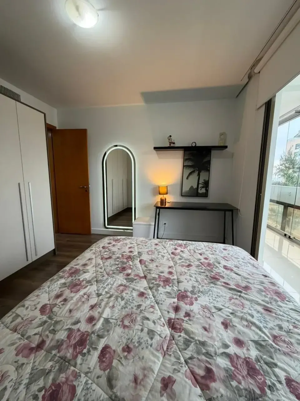 Furnished 2-bedroom apartment with open-plan kitchen — photo 8