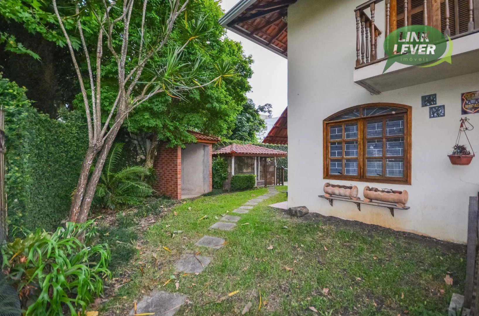 164 m² house with a fireplace and a grill on the balcony — photo 47