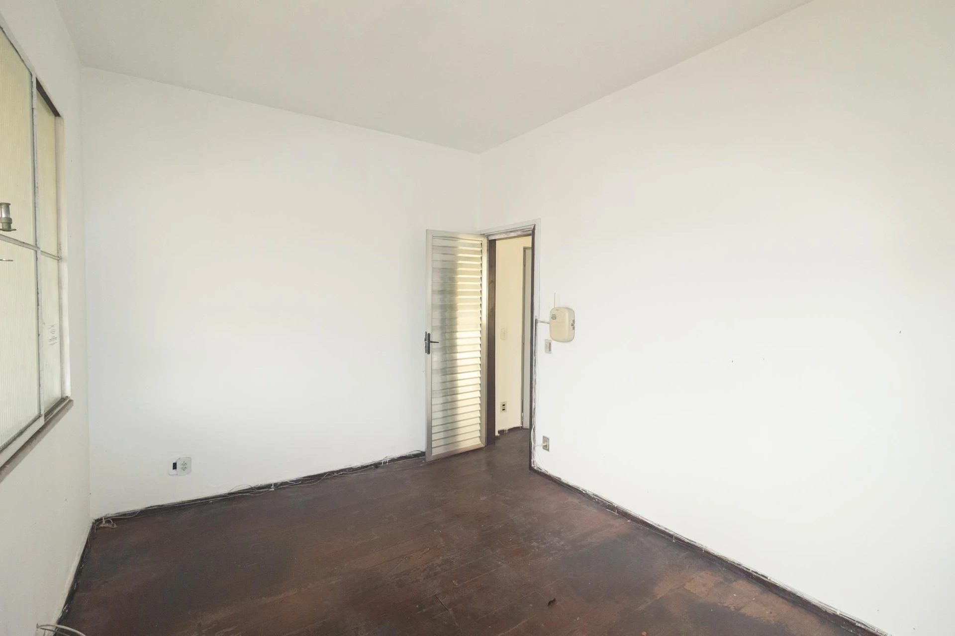 4-bedroom rental house with private garden and parking — photo 26