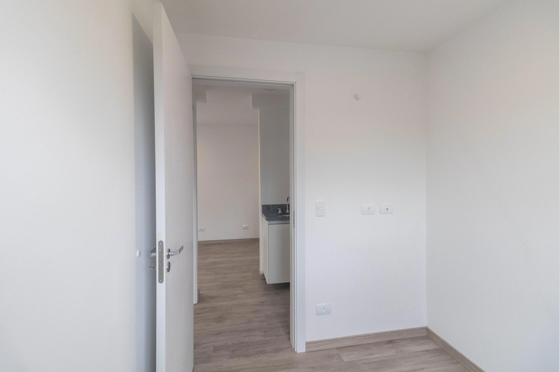 2-bedroom apartment in a building with a gym — photo 29