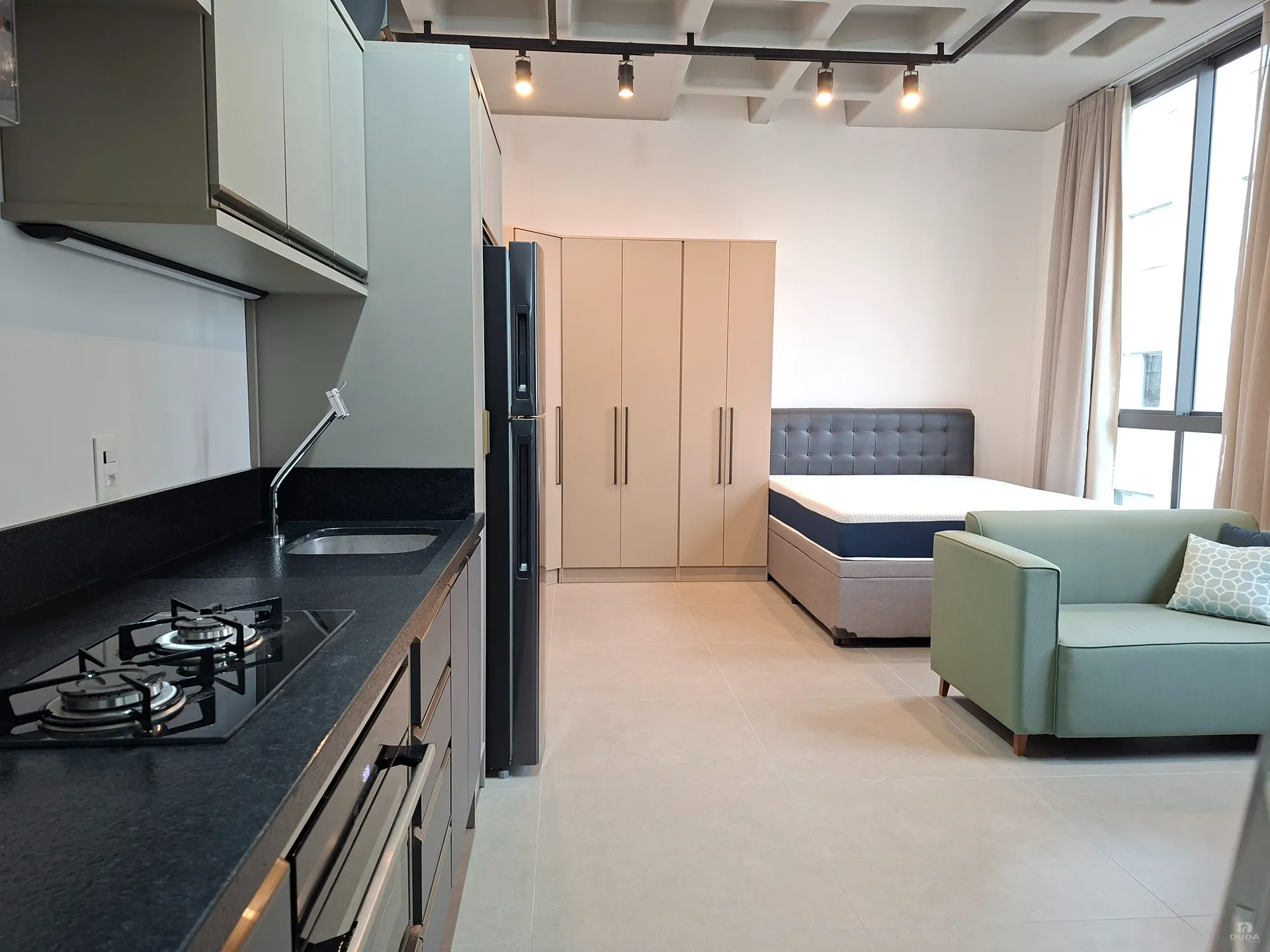 Мебльована квартира з 1 спальнею 64 м² і місцем