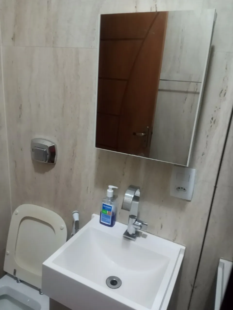 Unfurnished apartment with 2 bedrooms and a home office — photo 14