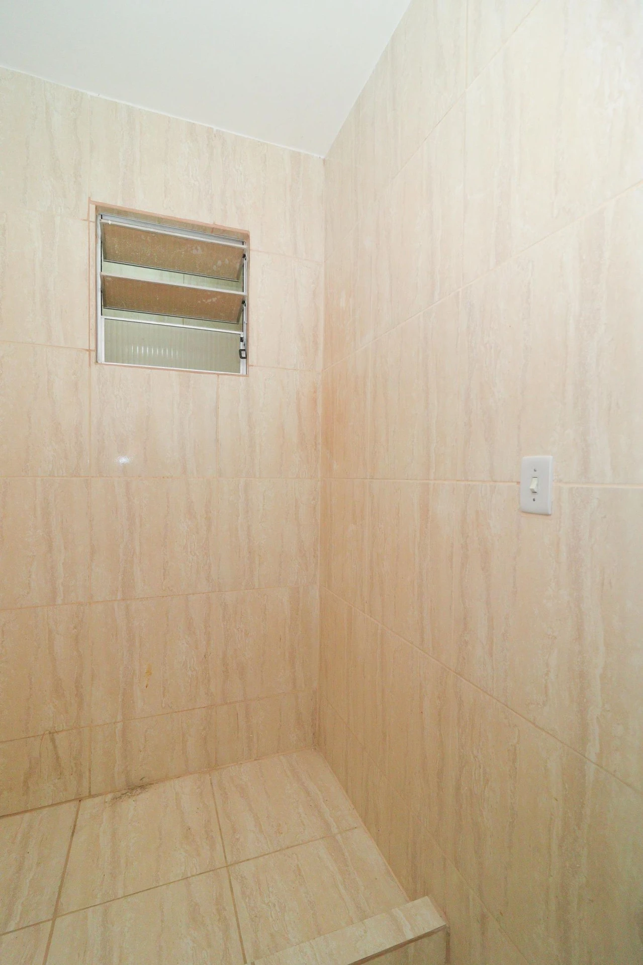2-bedroom apartment with separate kitchen and no parking — photo 5