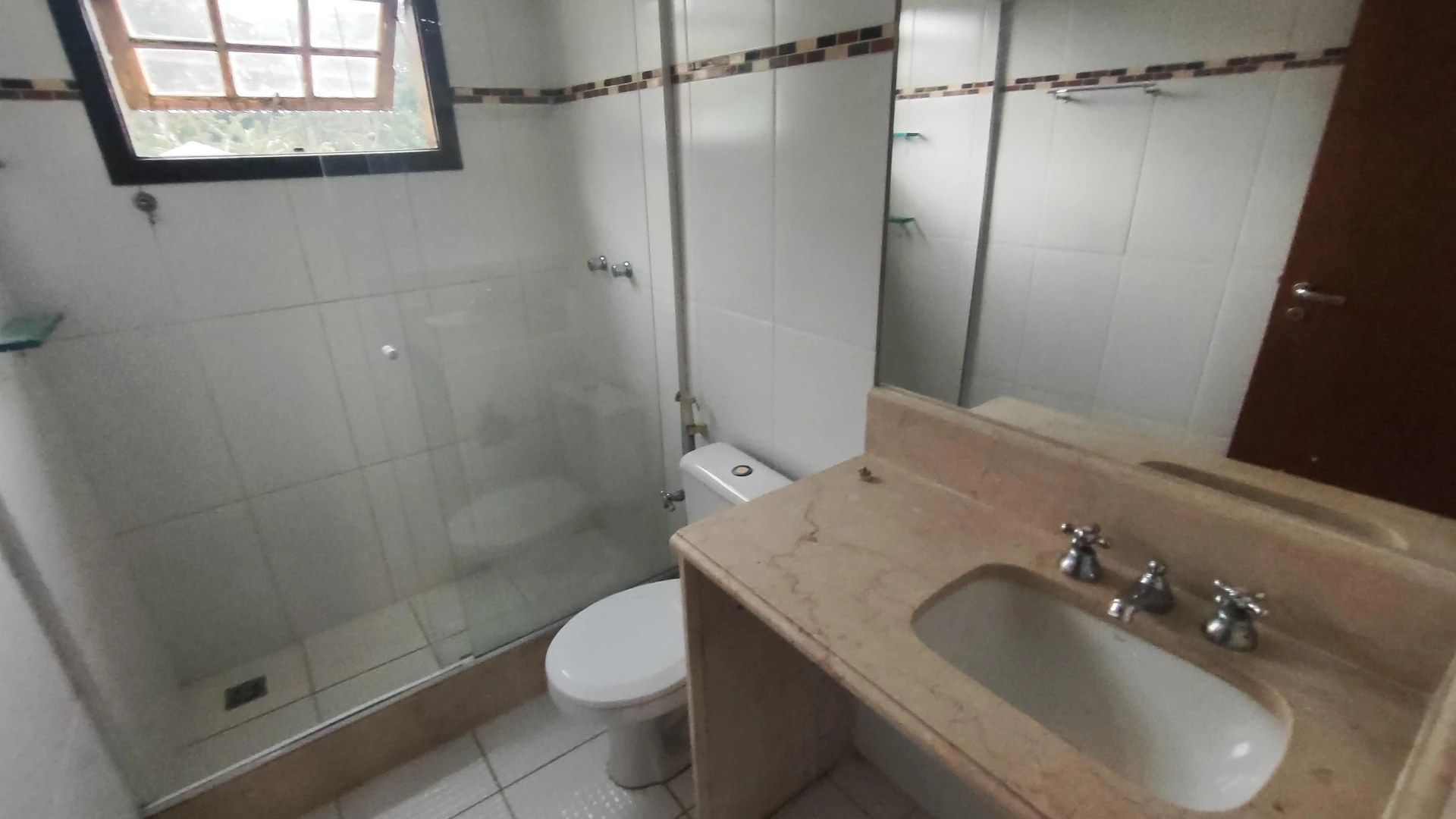 House with 3 bedrooms, 1 en-suite and 4 bathrooms — photo 16