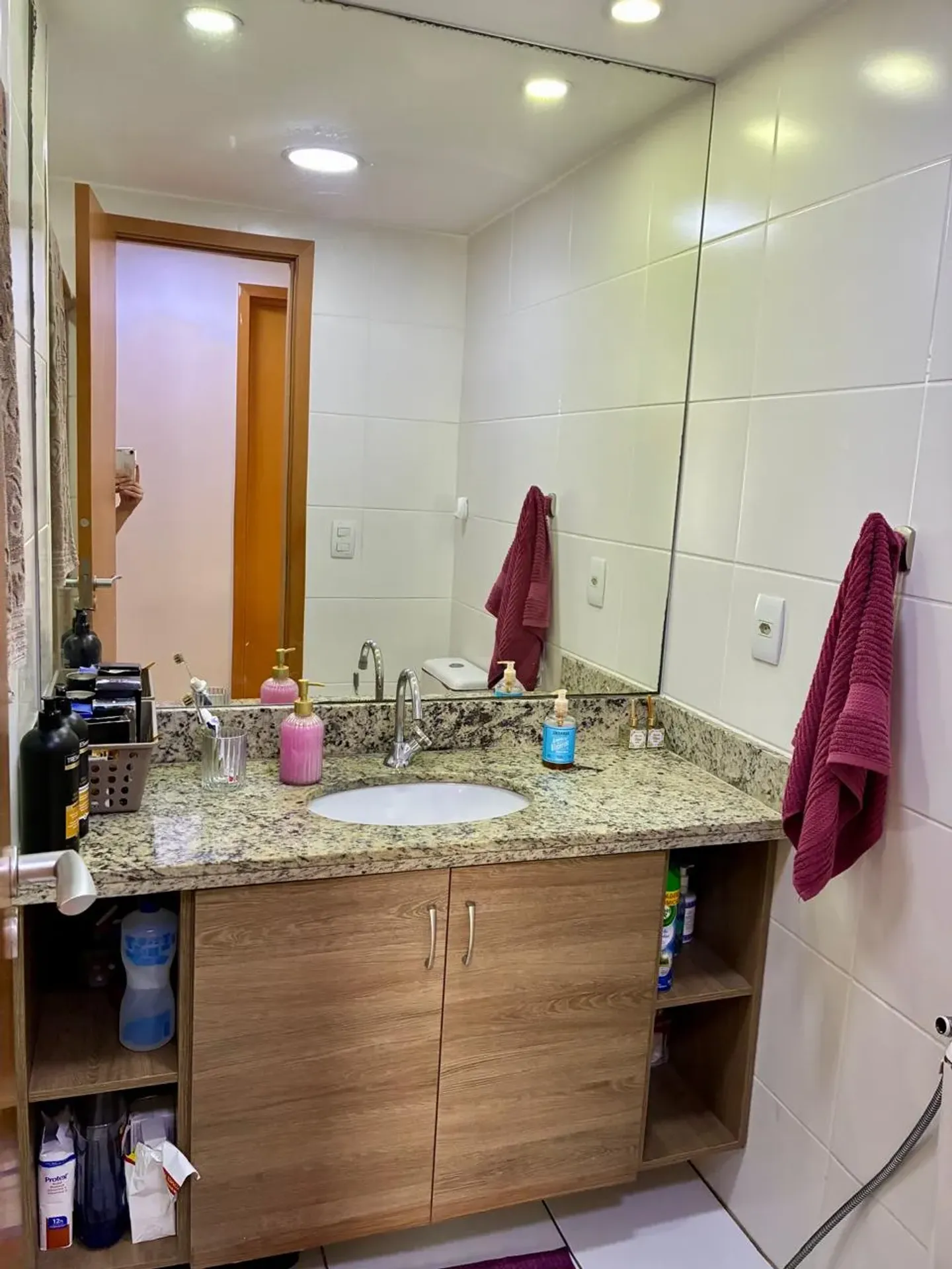 Furnished 2-bedroom apartment with en-suite and parking — photo 36