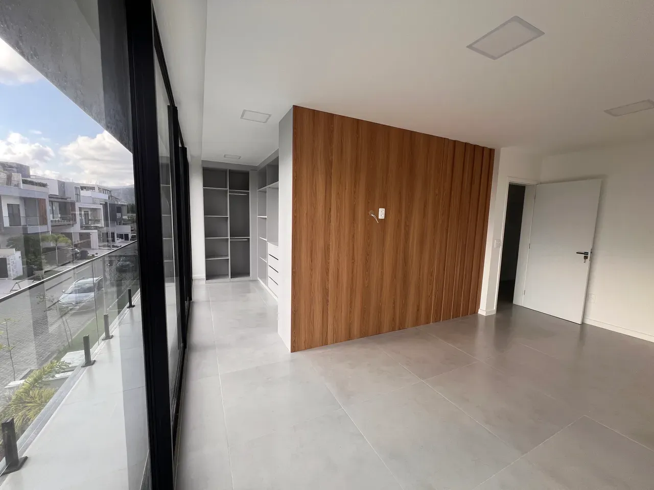 House, 330 m², with floor-to-ceiling windows — photo 7
