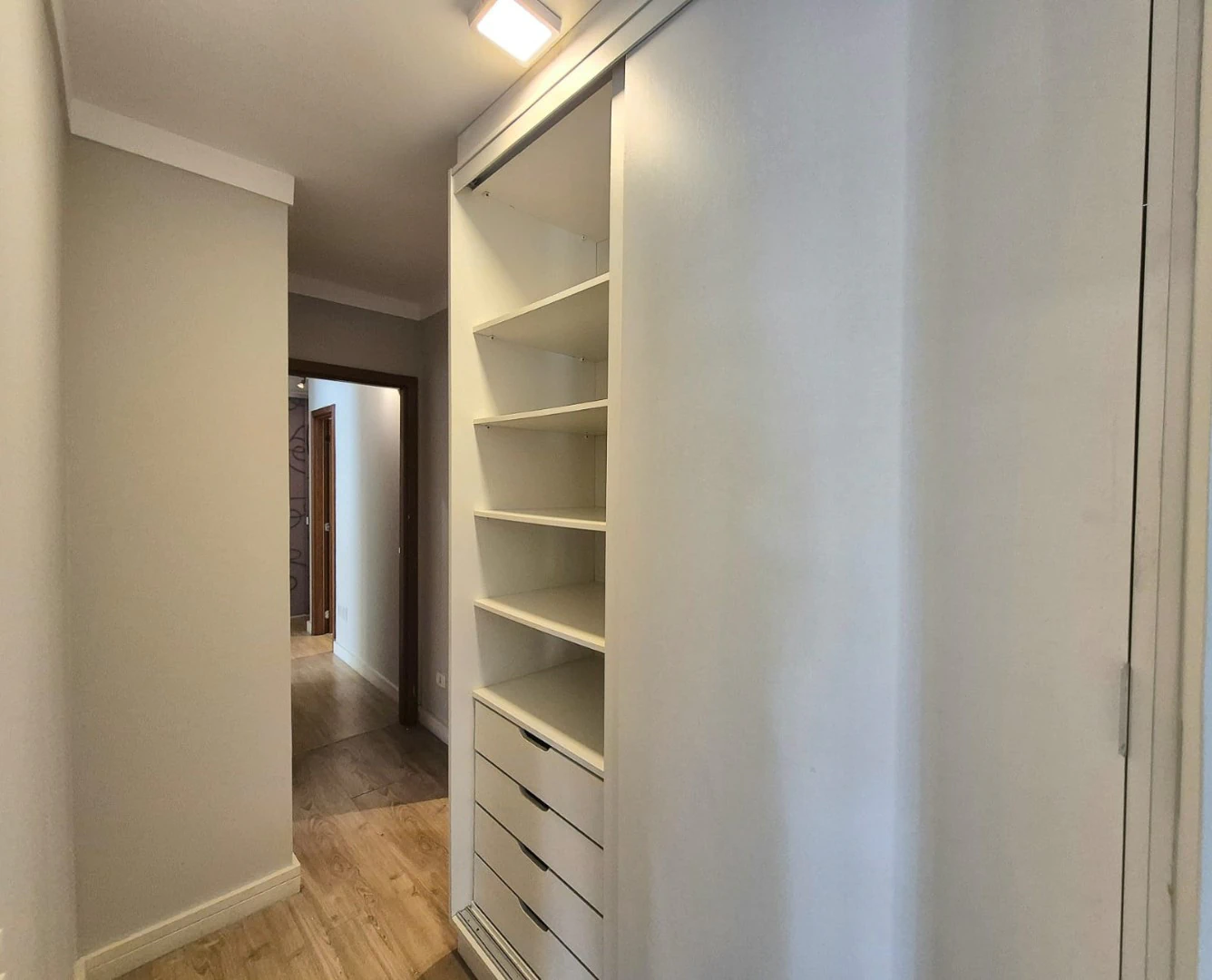Apartment, 90 m², with wood or laminate floors — photo 23