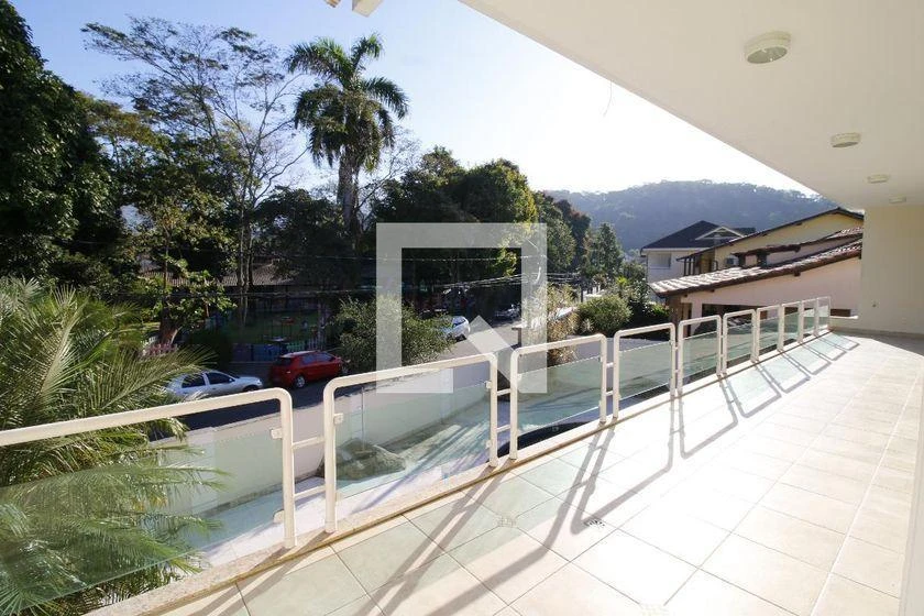 House with 4 en-suite bedrooms and 597 m², 4 parking — photo 15