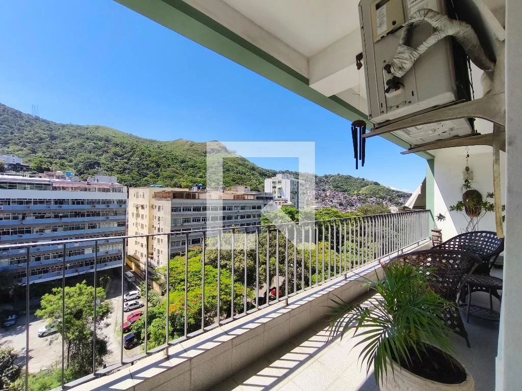 Furnished 4-bedroom apartment with balcony — photo 40