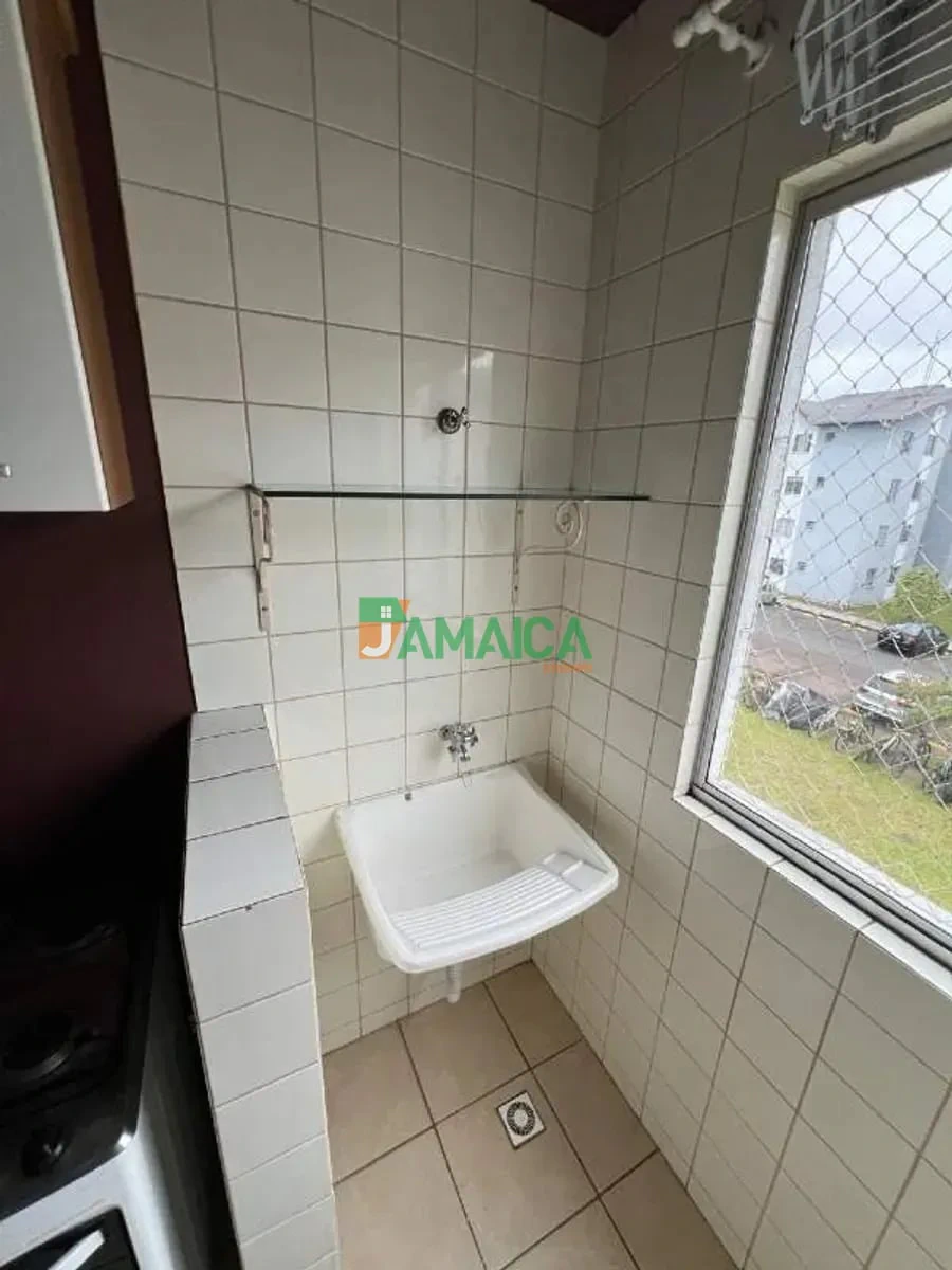 Apartamento de 2 quartos com piso de madeira ou laminado — photo 16