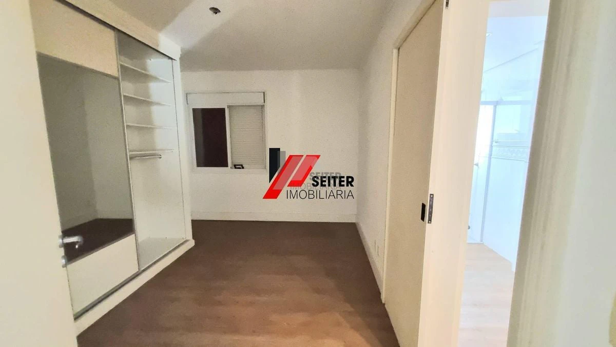 255 m² apartment with a private pool and a bathtub — photo 29