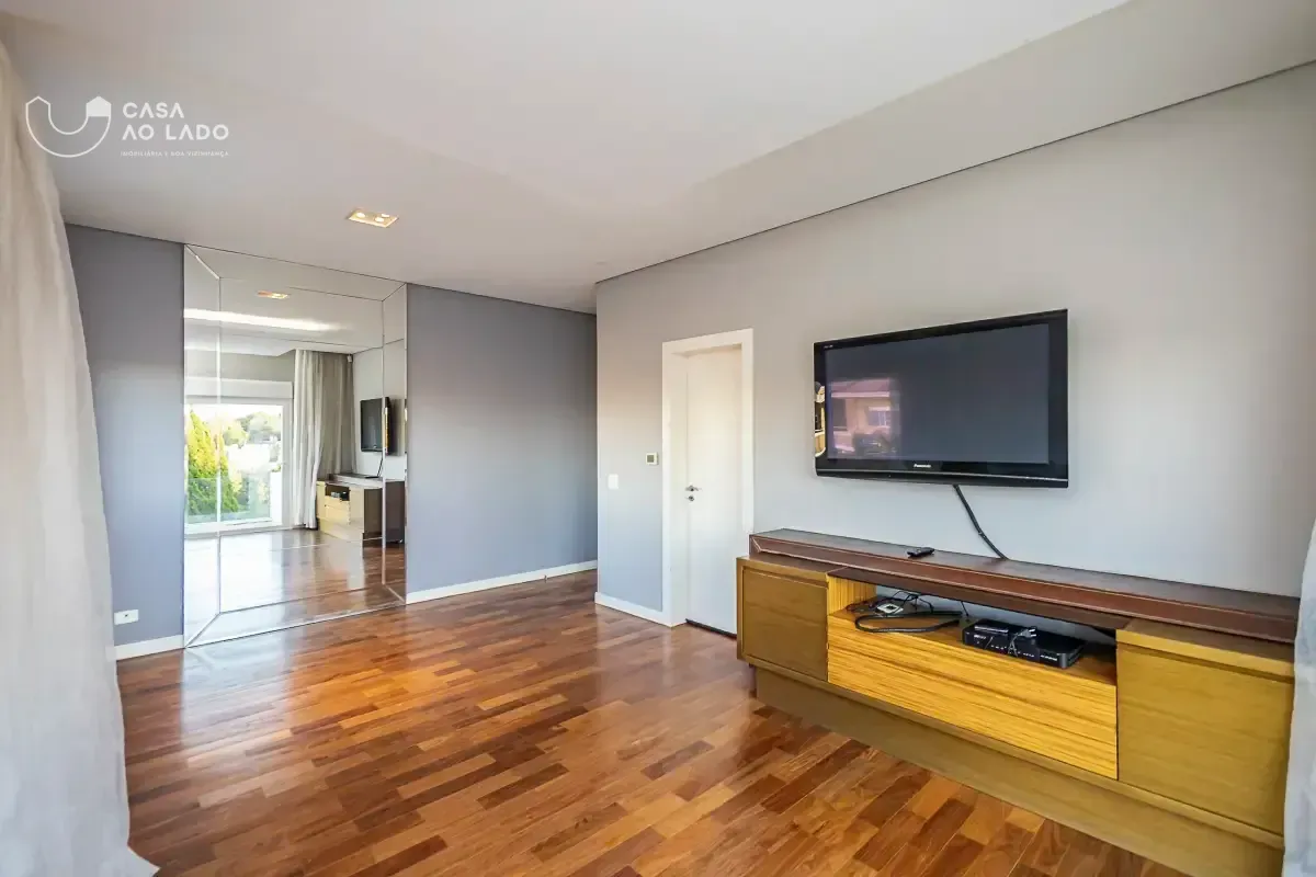 House with 629 m², 4 bedrooms and a balcony — photo 37