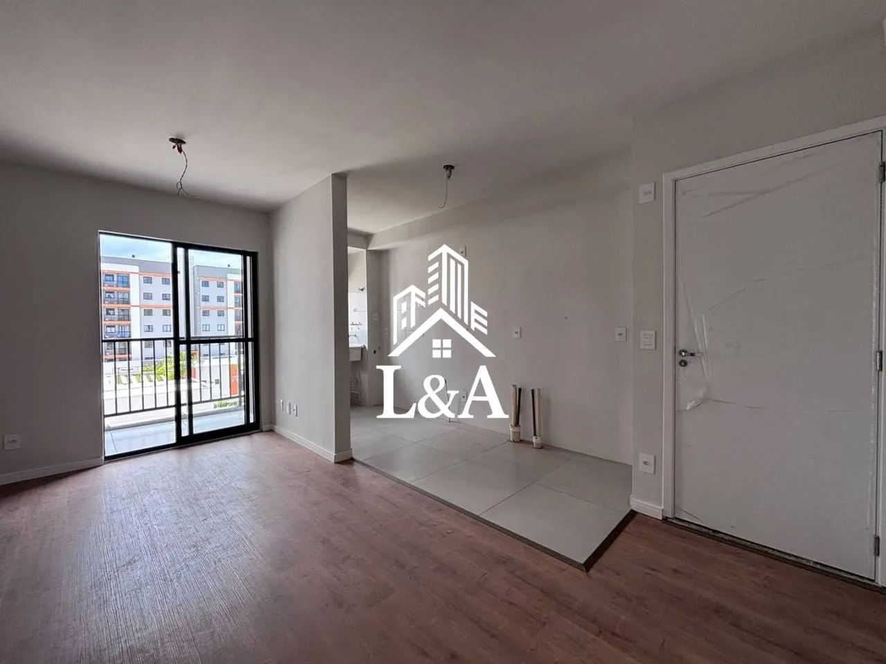3-bedroom apartment in a building with a pool — photo 10