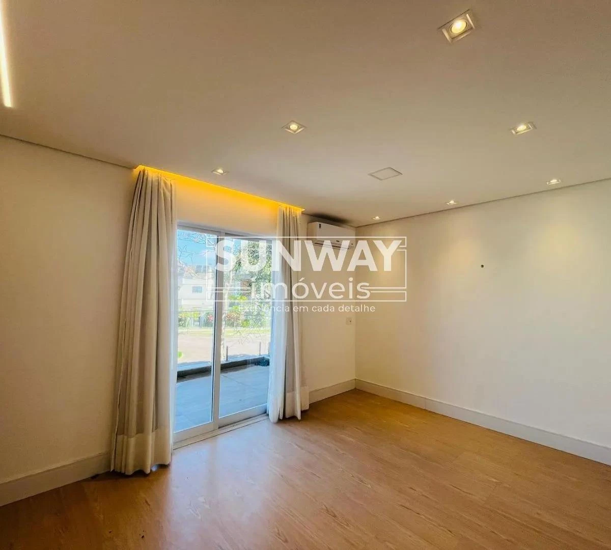 House, 350 m², with a grill on the balcony — photo 9