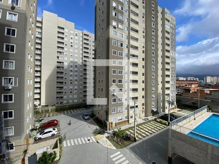 One-bedroom apartment in a building with a pool — photo 14
