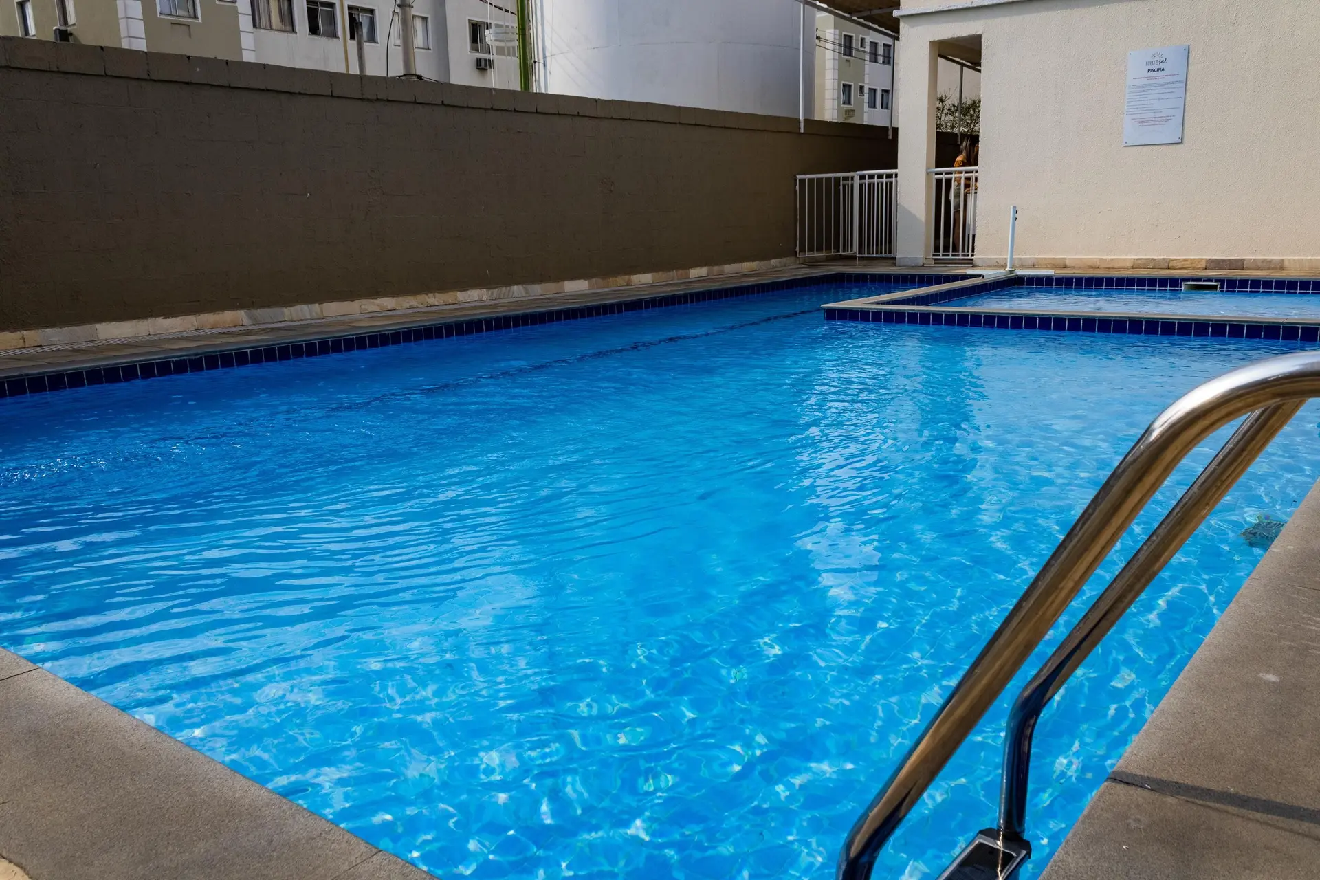 Apartamento de 2 quartos em condomínio com piscina — photo 22